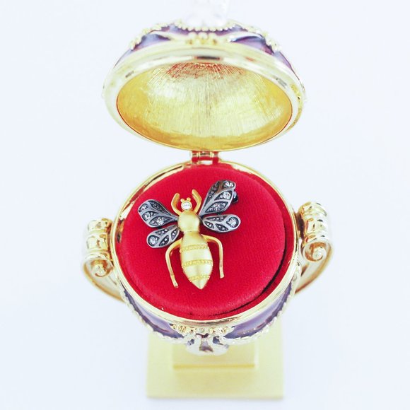 Joan Rivers The Lost Treasure Egg - Picture 3 of 5